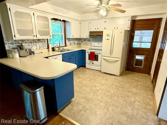 3210 Lake George Road, Oakland Charter Township, MI 48363