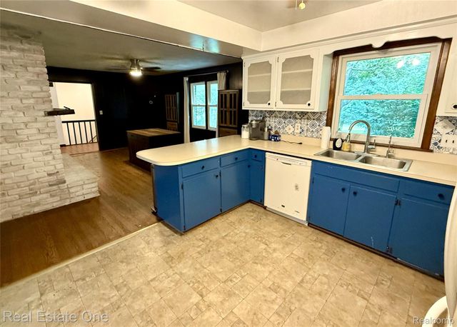 3210 Lake George Road, Oakland Charter Township, MI 48363