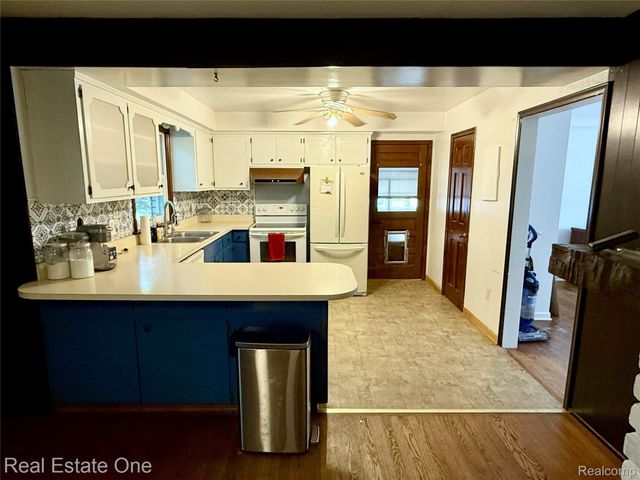 3210 Lake George Road, Oakland Charter Township, MI 48363