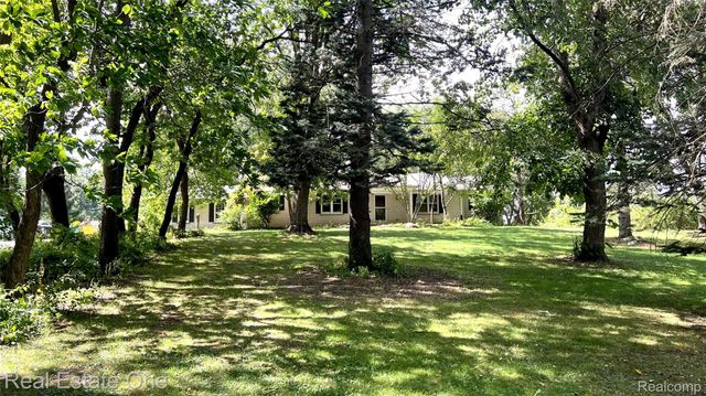 3210 Lake George Road, Oakland Charter Township, MI 48363