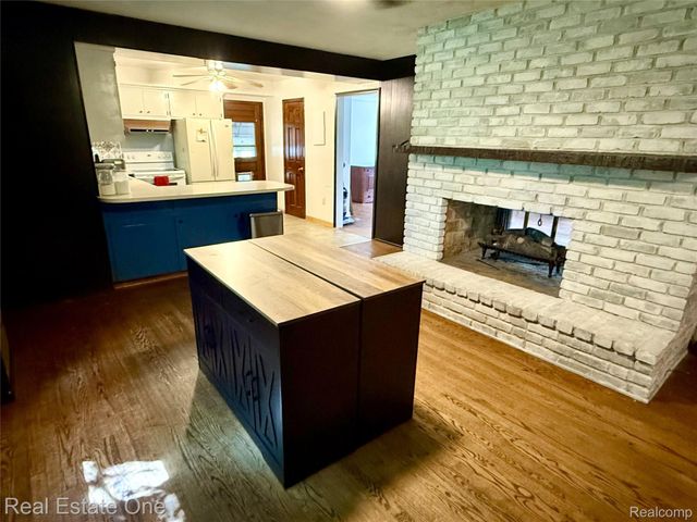 3210 Lake George Road, Oakland Charter Township, MI 48363