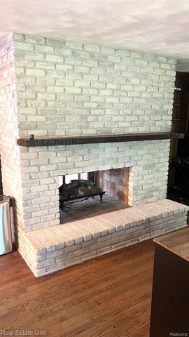 3210 Lake George Road, Oakland Charter Township, MI 48363