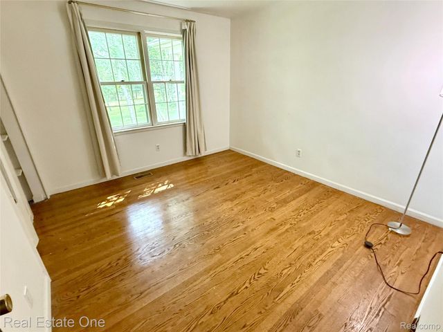 3210 Lake George Road, Oakland Charter Township, MI 48363