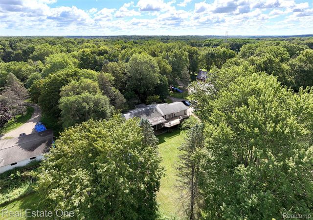 3210 Lake George Road, Oakland Charter Township, MI 48363