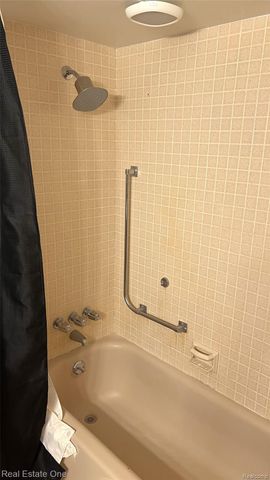 3210 Lake George Road, Oakland Charter Township, MI 48363