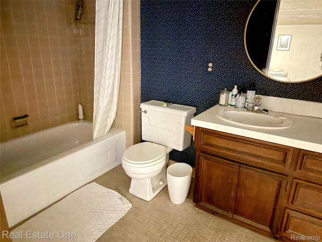 3210 Lake George Road, Oakland Charter Township, MI 48363