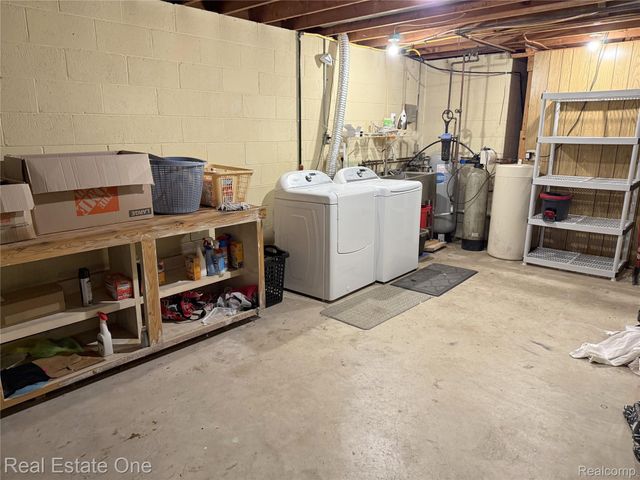 3210 Lake George Road, Oakland Charter Township, MI 48363