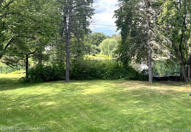 3210 Lake George Road, Oakland Charter Township, MI 48363