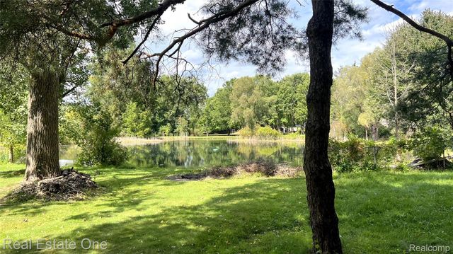 3210 Lake George Road, Oakland Charter Township, MI 48363