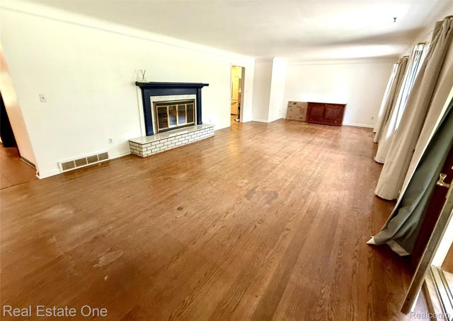 3210 Lake George Road, Oakland Charter Township, MI 48363