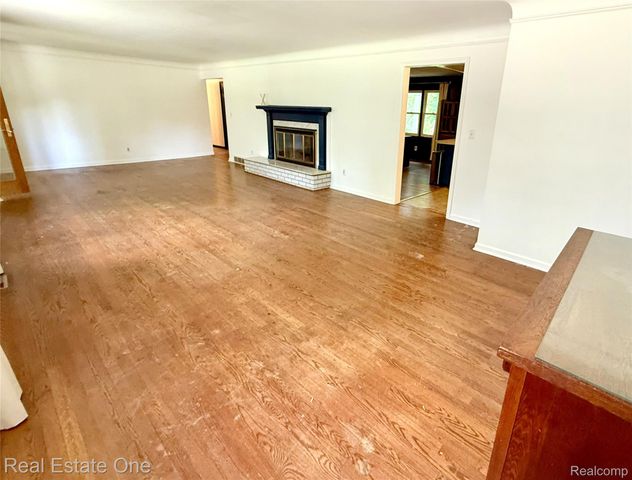 3210 Lake George Road, Oakland Charter Township, MI 48363