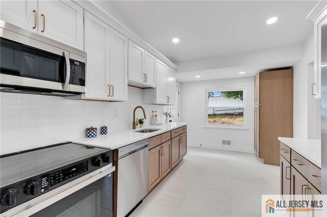 52 Gaub Road, Old Bridge, NJ 08857