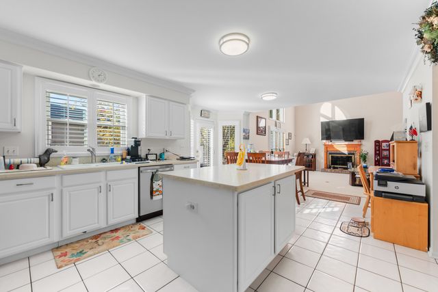 1080 Wakefield Drive, Elgin, IL 60120