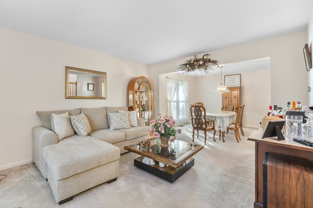 1080 Wakefield Drive, Elgin, IL 60120