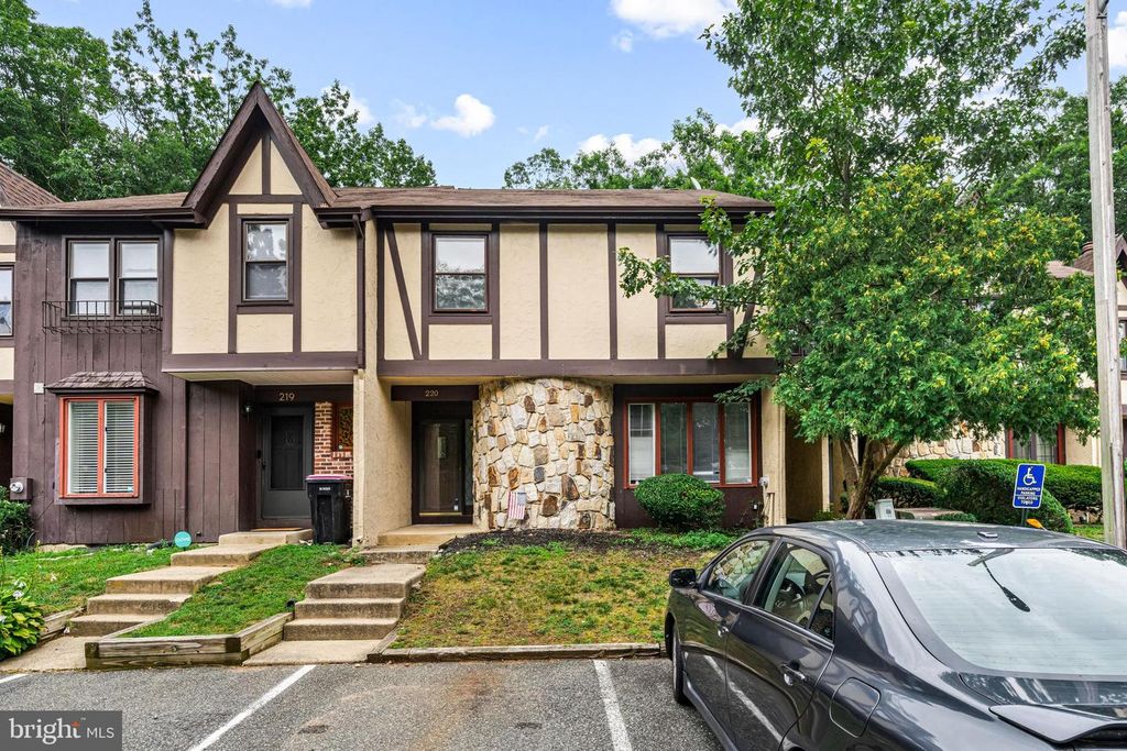 220 KEATS CT, Sicklerville, NJ 08081
