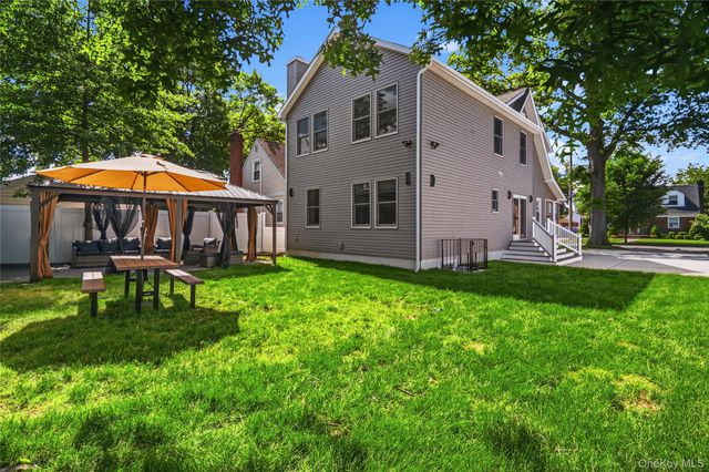 1315 6th Avenue, New Hyde Park, NY 11040