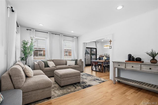 1315 6th Avenue, New Hyde Park, NY 11040