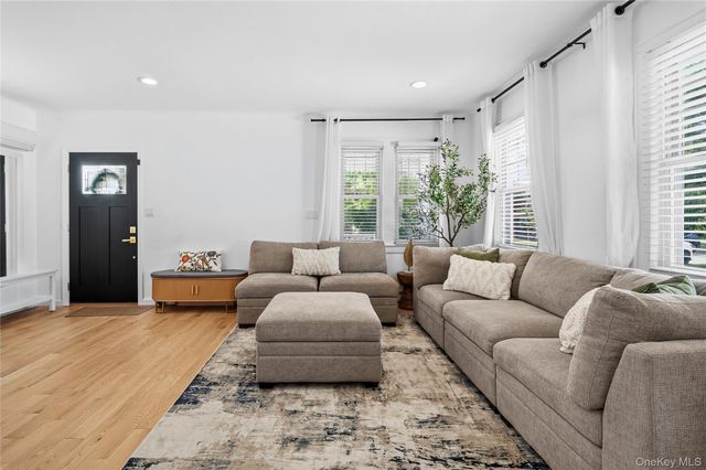 1315 6th Avenue, New Hyde Park, NY 11040
