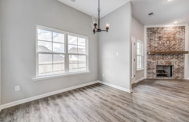 100 BLUE DR, Oakland, TN 38060