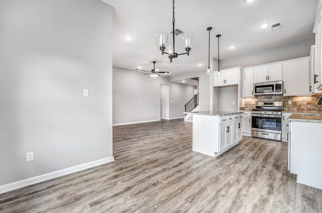 100 BLUE DR, Oakland, TN 38060