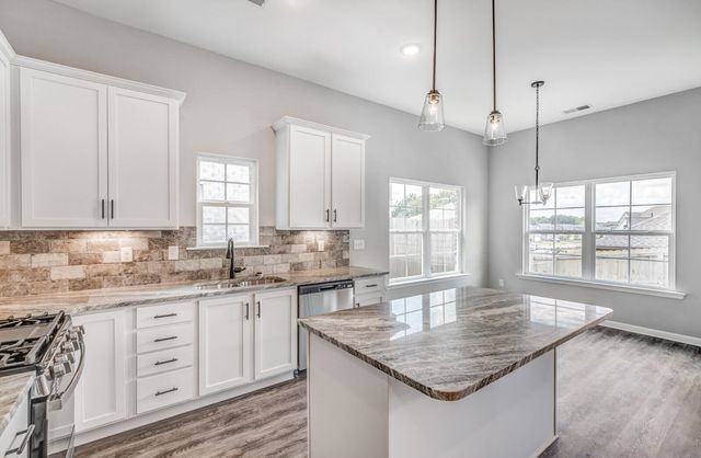 100 BLUE DR, Oakland, TN 38060