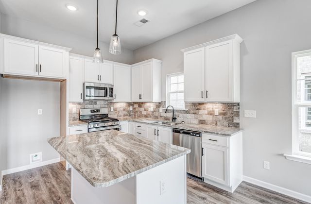 100 BLUE DR, Oakland, TN 38060