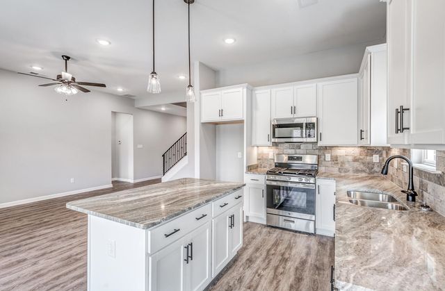 100 BLUE DR, Oakland, TN 38060