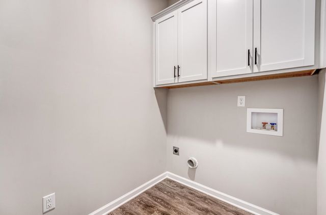 100 BLUE DR, Oakland, TN 38060