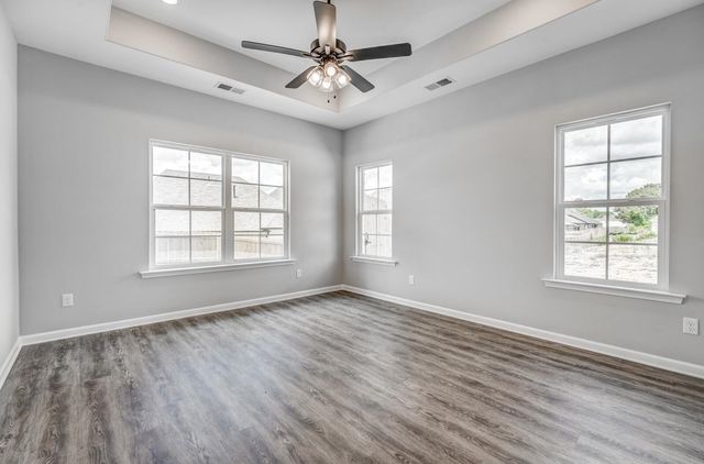 100 BLUE DR, Oakland, TN 38060