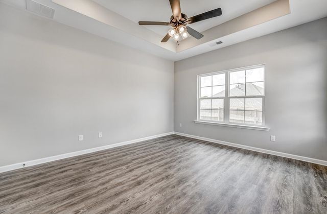 100 BLUE DR, Oakland, TN 38060