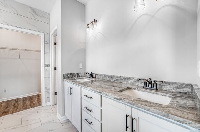 100 BLUE DR, Oakland, TN 38060