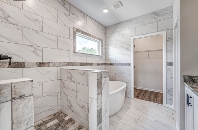 100 BLUE DR, Oakland, TN 38060