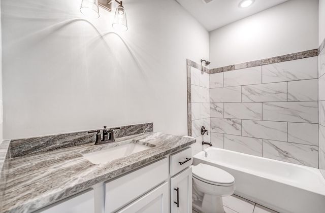 100 BLUE DR, Oakland, TN 38060