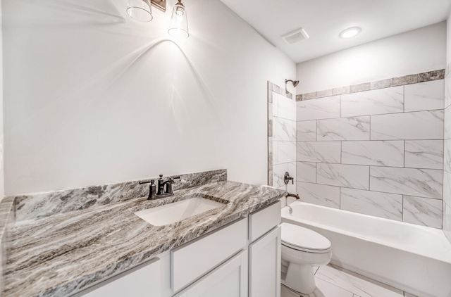 100 BLUE DR, Oakland, TN 38060