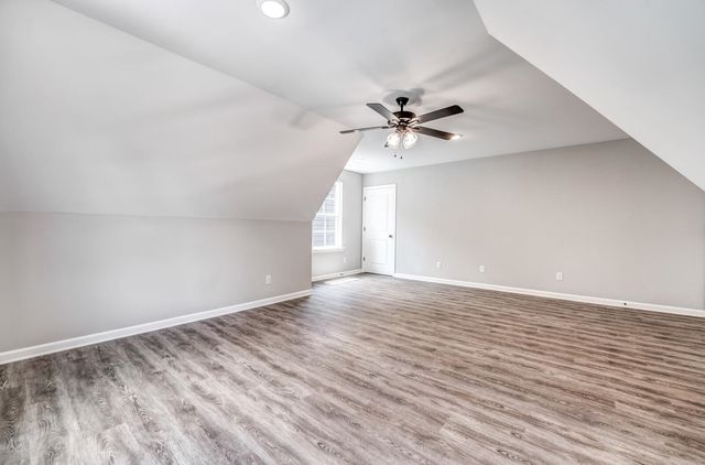 100 BLUE DR, Oakland, TN 38060