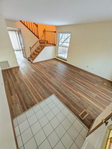 28 N Oltendorf Road 28, Streamwood, IL 60107