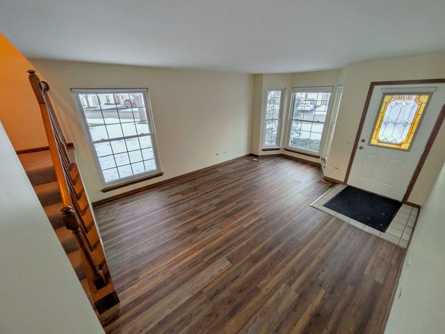 28 N Oltendorf Road 28, Streamwood, IL 60107