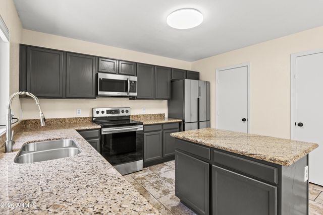 21827 N 40th Way, Phoenix, AZ 85050