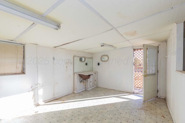 605 & 607 N Wall Street, Shamrock, TX 79079