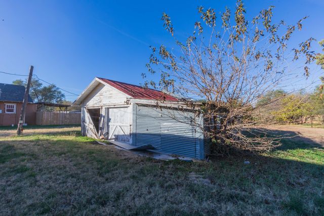 605 & 607 N Wall Street, Shamrock, TX 79079