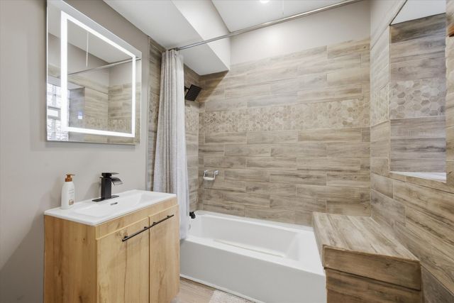 231 E 59th Street 1, Chicago, IL 60637