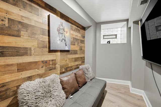 231 E 59th Street 1, Chicago, IL 60637