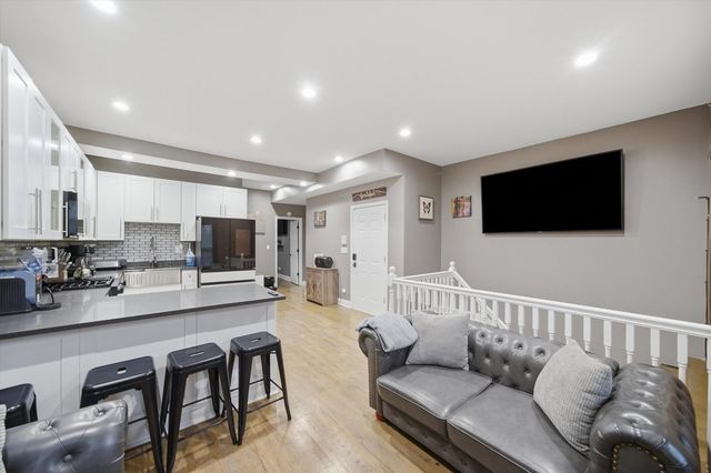 231 E 59th Street 1, Chicago, IL 60637