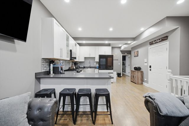 231 E 59th Street 1, Chicago, IL 60637