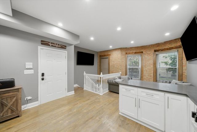 231 E 59th Street 1, Chicago, IL 60637