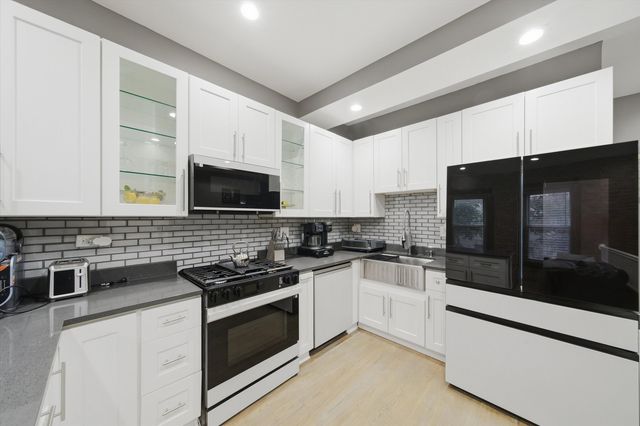 231 E 59th Street 1, Chicago, IL 60637