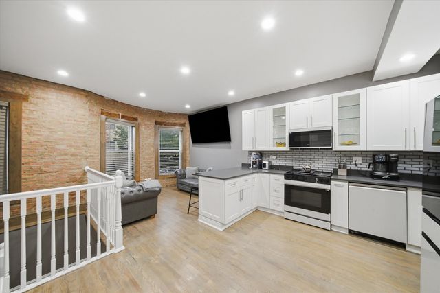 231 E 59th Street 1, Chicago, IL 60637