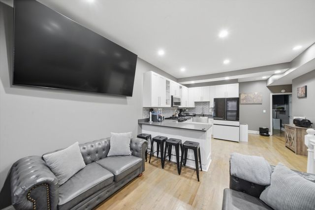 231 E 59th Street 1, Chicago, IL 60637