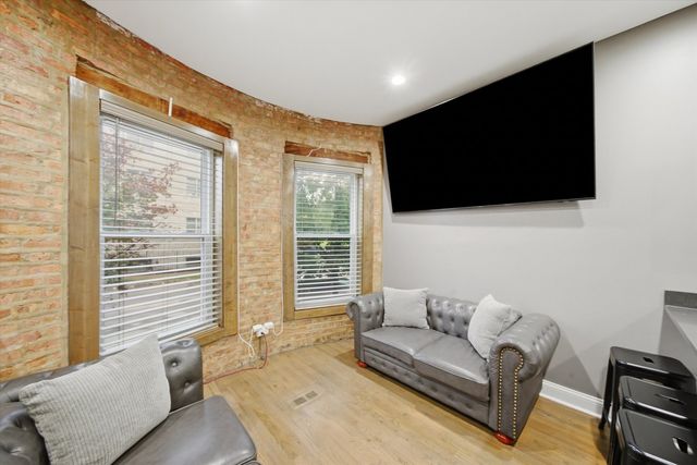 231 E 59th Street 1, Chicago, IL 60637