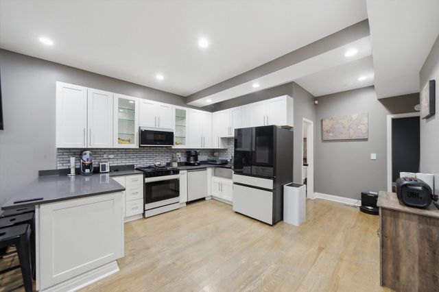 231 E 59th Street 1, Chicago, IL 60637